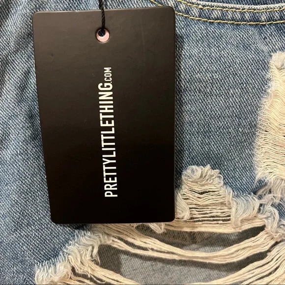 PrettyLittleThing Vintage Wash Distressed Denim Mom Shorts (12) - Picture 12 of 13